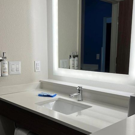 Holiday Inn Express & Suites Bryan - College Station By Ihg Экстерьер фото
