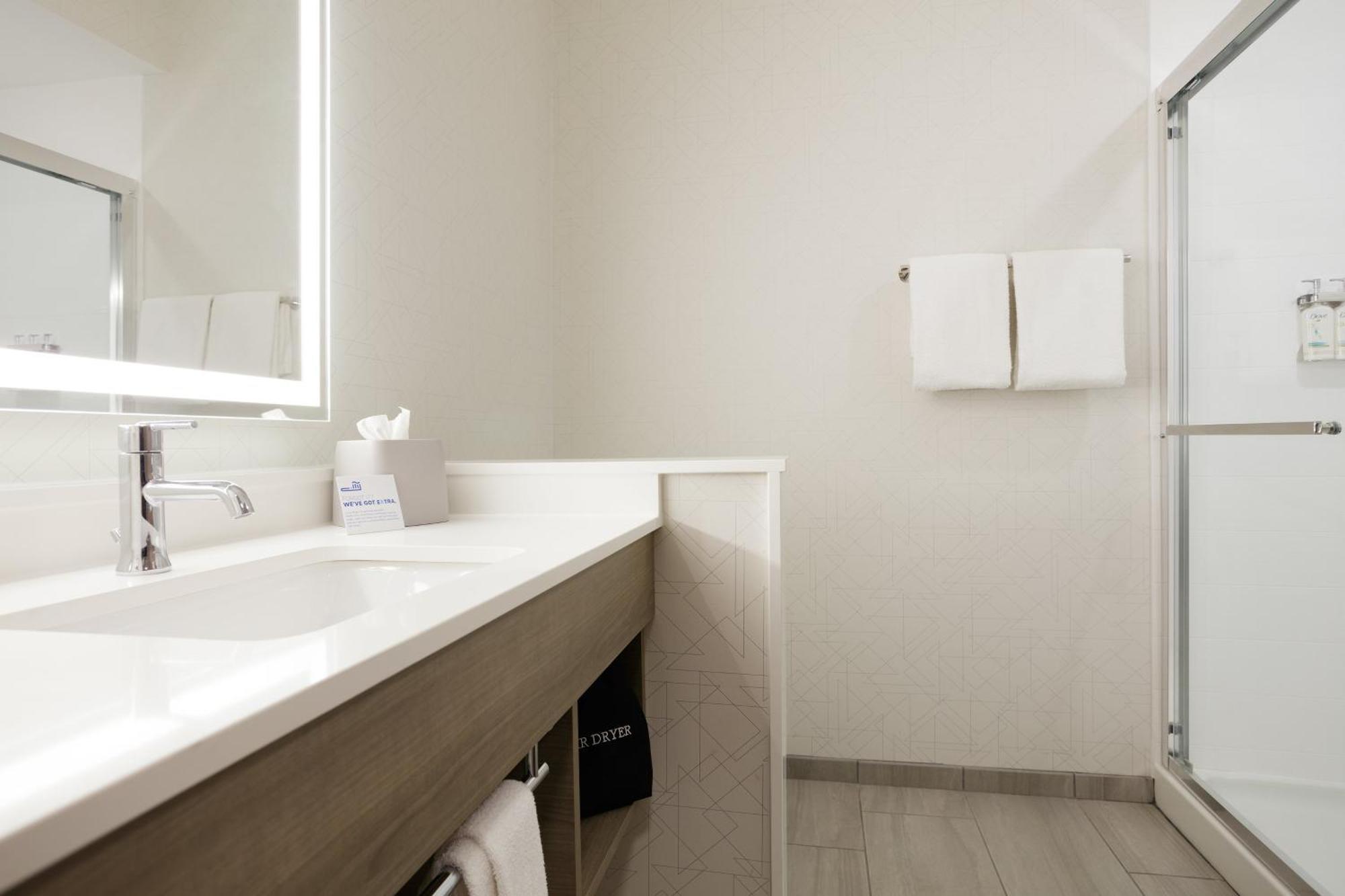 Holiday Inn Express & Suites Bryan - College Station By Ihg Экстерьер фото