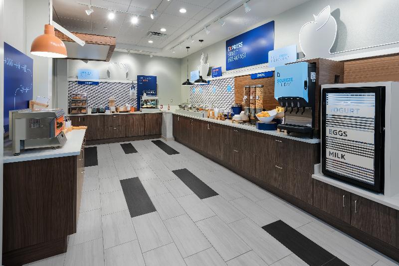 Holiday Inn Express & Suites Bryan - College Station By Ihg Экстерьер фото